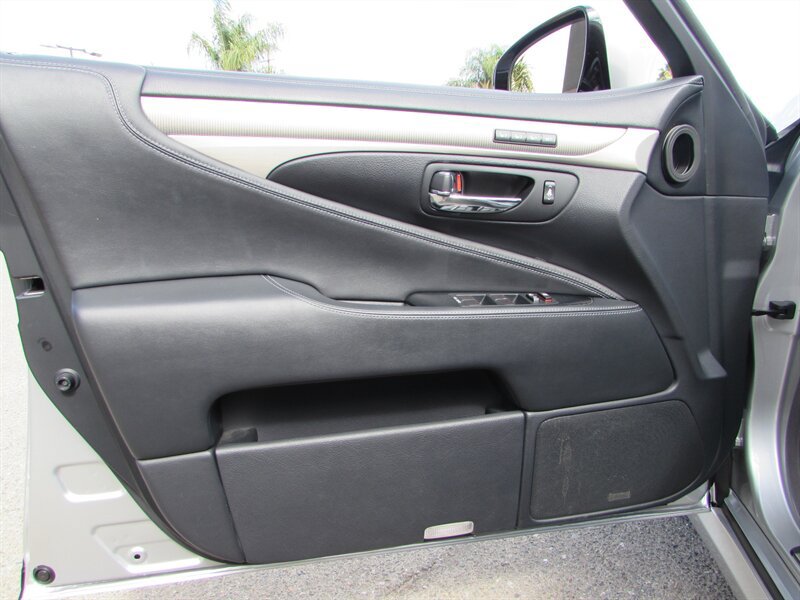 Used 2013 Lexus LS 460 AWD w/ F-Sport Pkg image 22