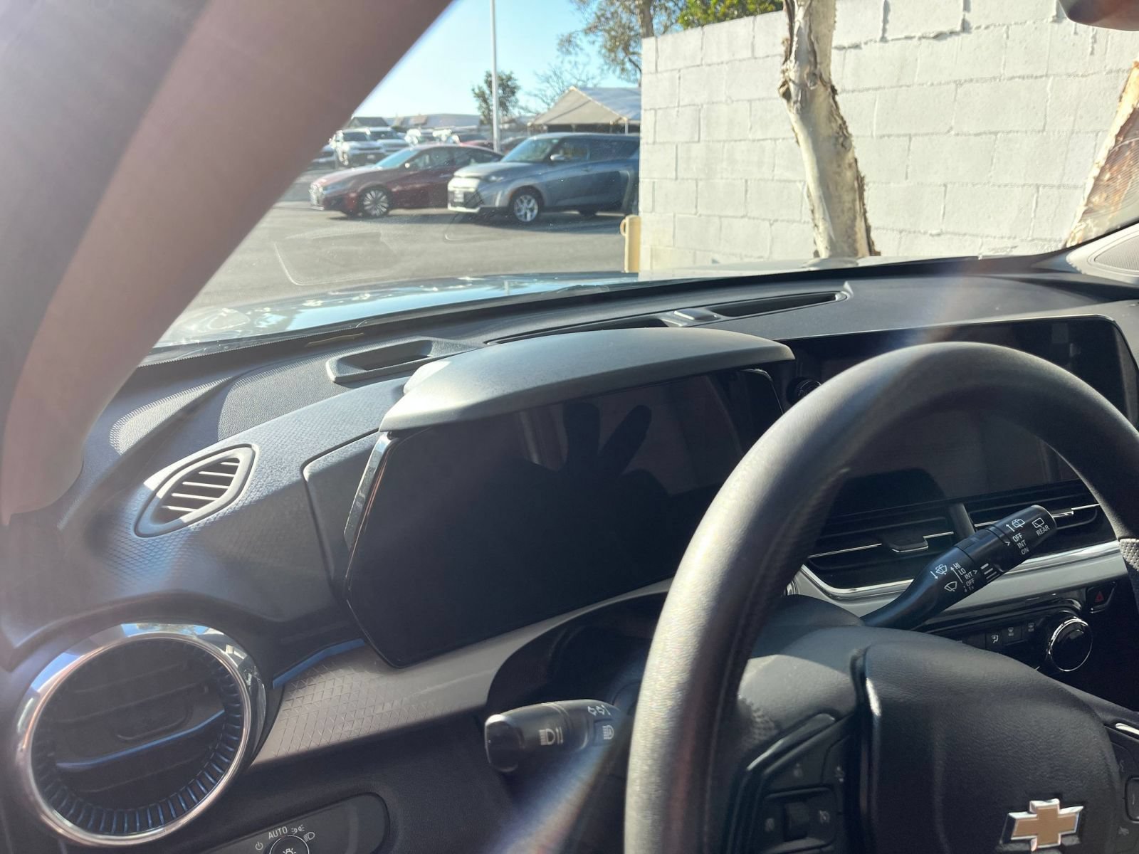 Used 2025 Chevrolet Trax LT FWD image 35