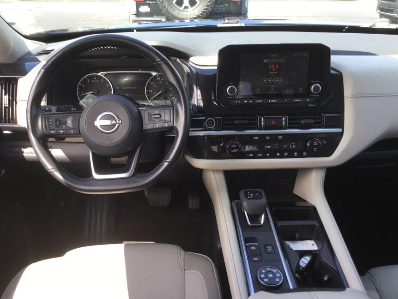 Used 2022 Nissan Pathfinder SV image 7