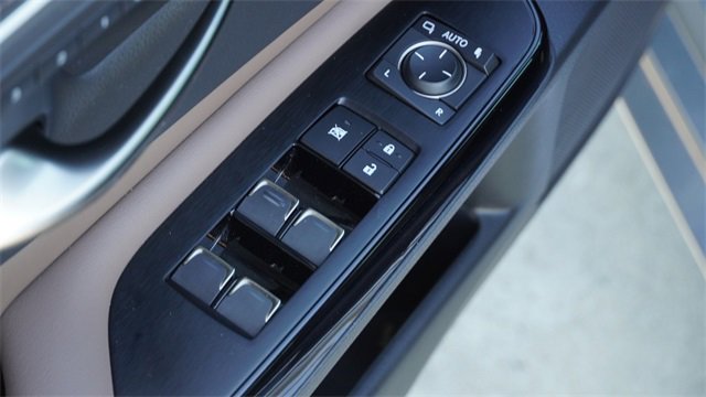 Used 2024 Lexus ES 250 w/ Premium Package image 22