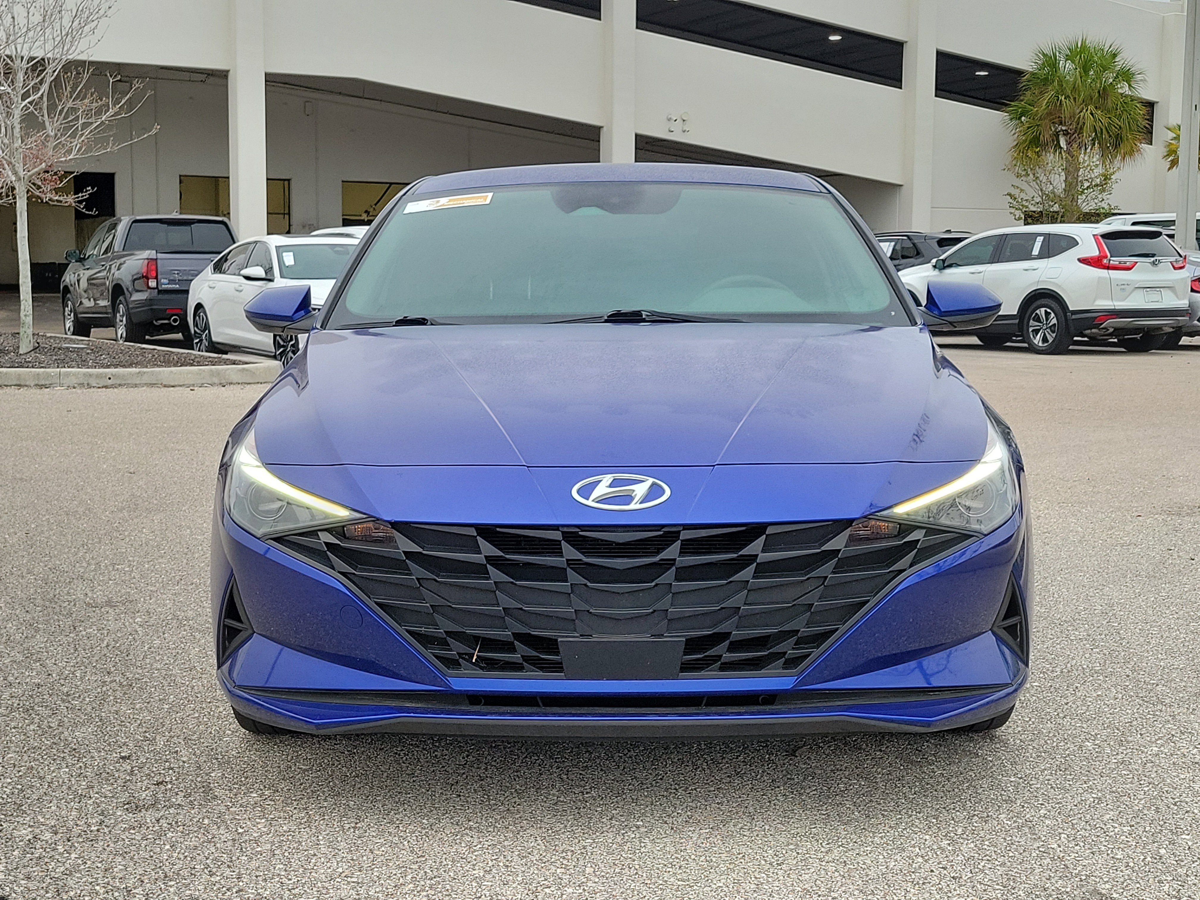 Used 2023 Hyundai Elantra SEL w/ Convenience Package image 2