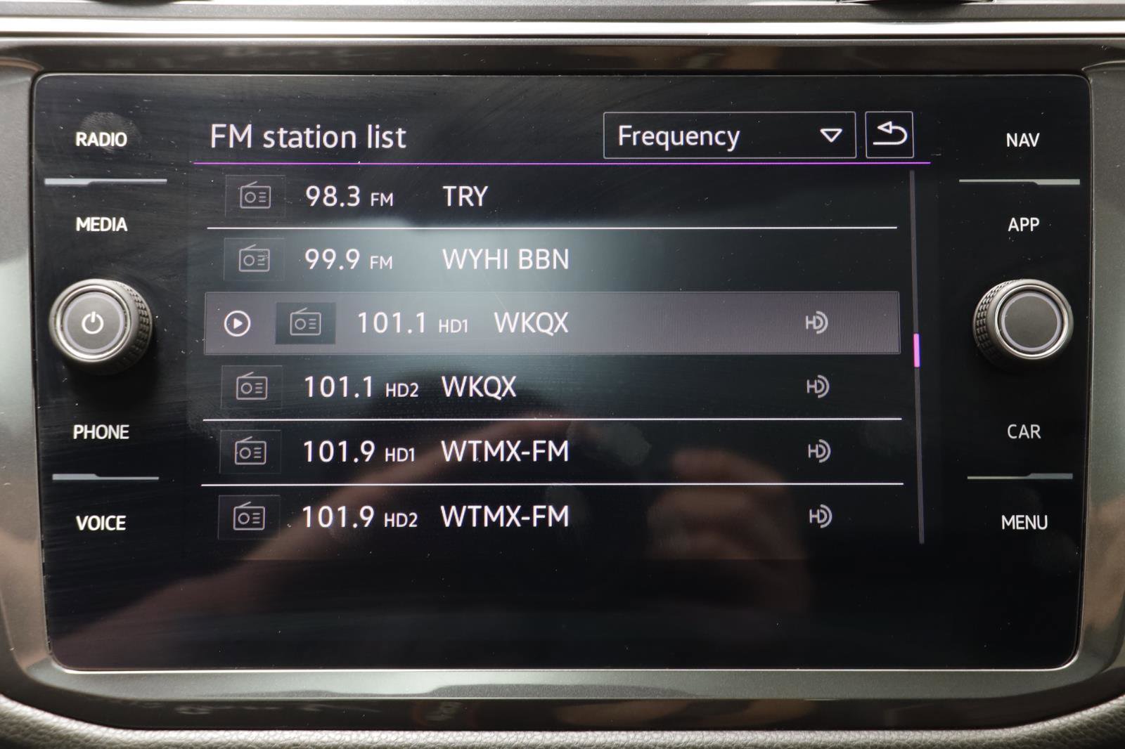 Used 2023 Volkswagen Tiguan SEL R-Line image 9