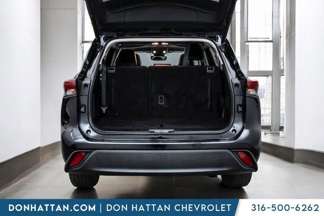 Used 2023 Toyota Highlander XLE image 39
