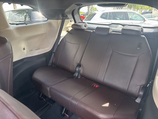 Used 2024 Toyota Sienna Platinum FWD image 30