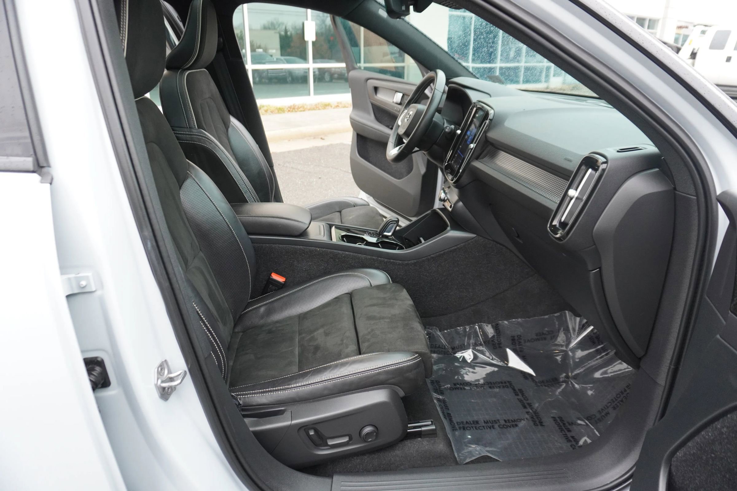 Used 2021 Volvo XC40 P8 Recharge w/ Advanced Package image 10