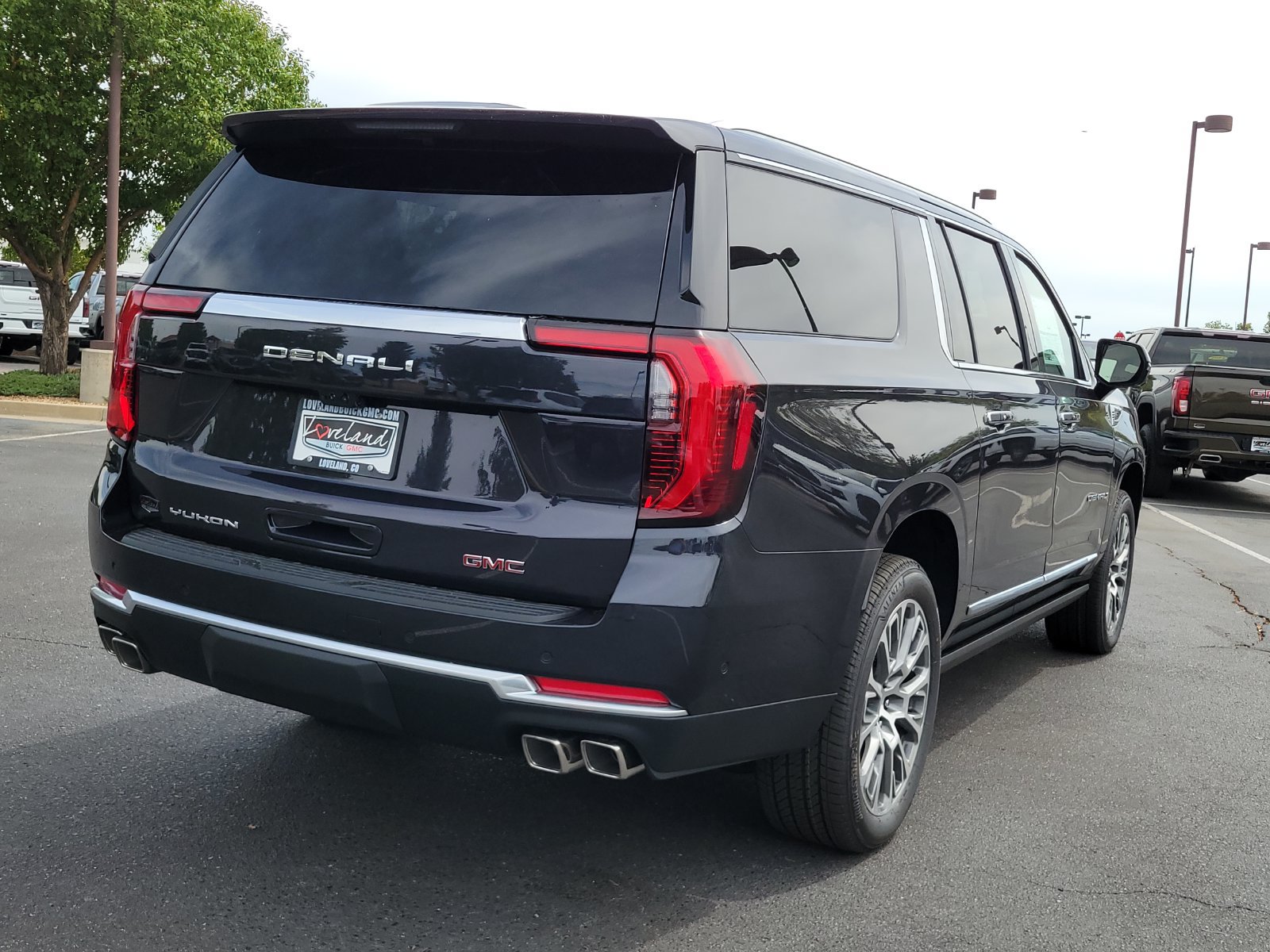 New 2026 GMC Yukon XL Denali w/ Denali Reserve Package AWD/4WD image 3
