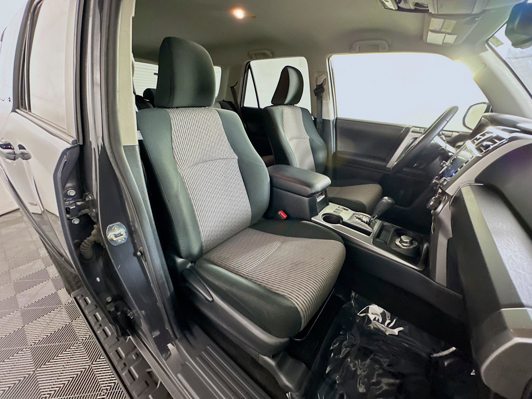 Used 2024 Toyota 4Runner SR5 AWD/4WD image 28