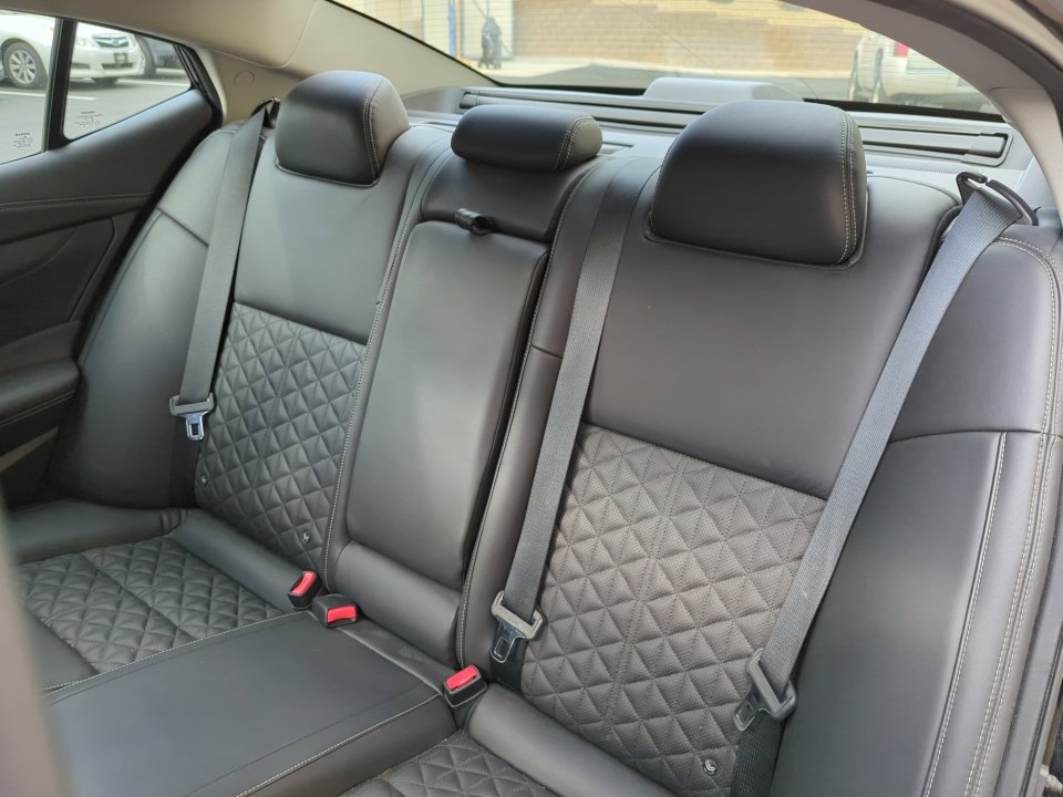 Used 2017 Nissan Maxima Platinum FWD image 19