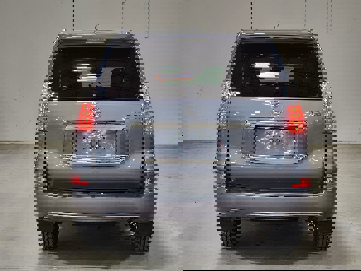 Used 2017 Lexus GX 460 Luxury w/ Preferred Accessory Package image 10