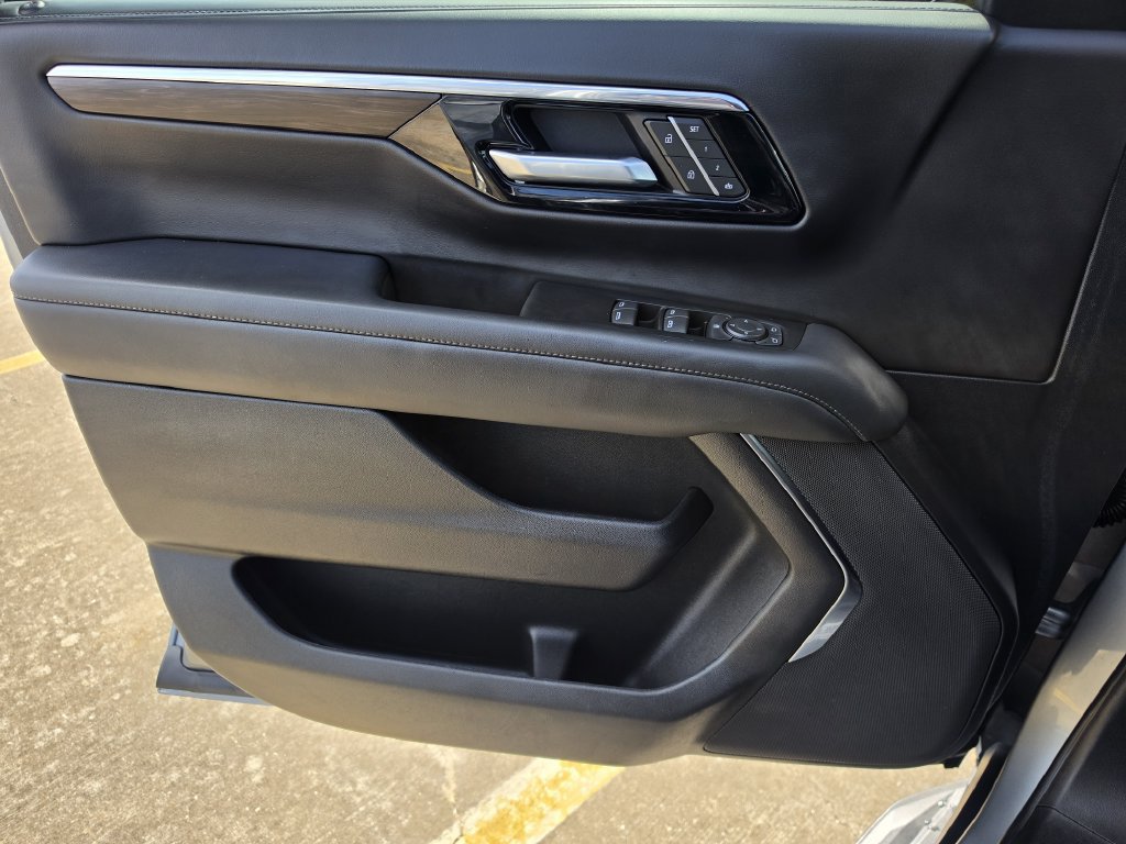 Used 2025 Chevrolet Tahoe LT RWD image 25