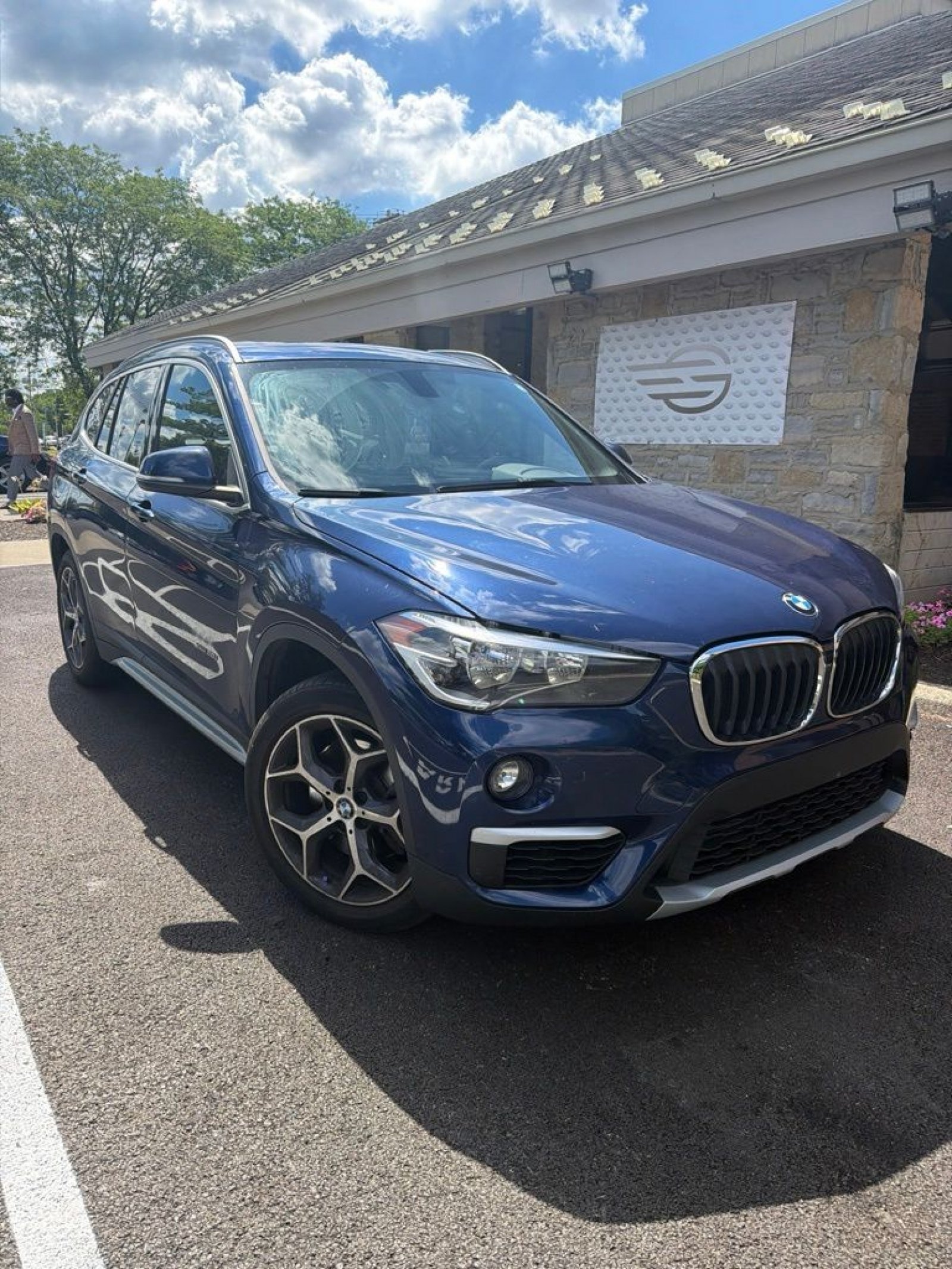 Used 2018 BMW X1 xDrive28i AWD/4WD image 3