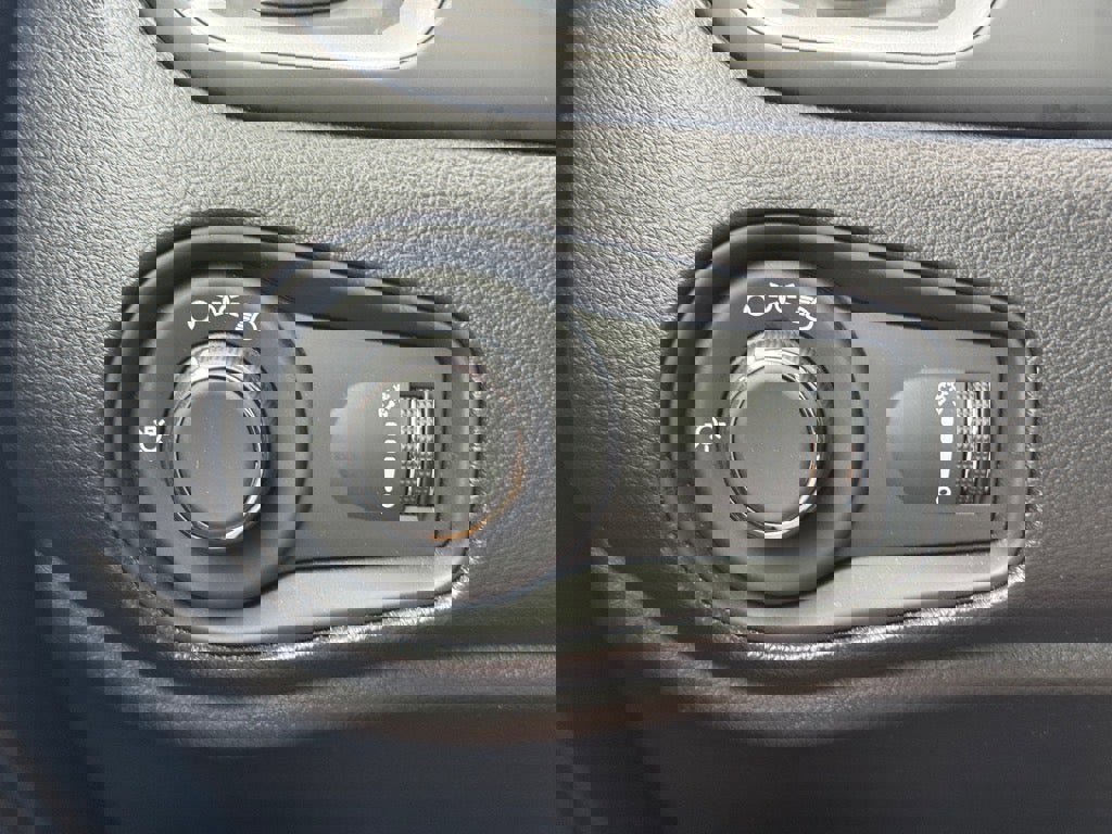 Used 2020 Jeep Renegade Sport w/ Sport Appearance Group image 18