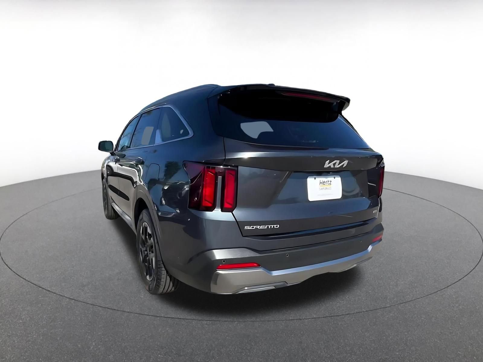 Used 2024 Kia Sorento S image 11