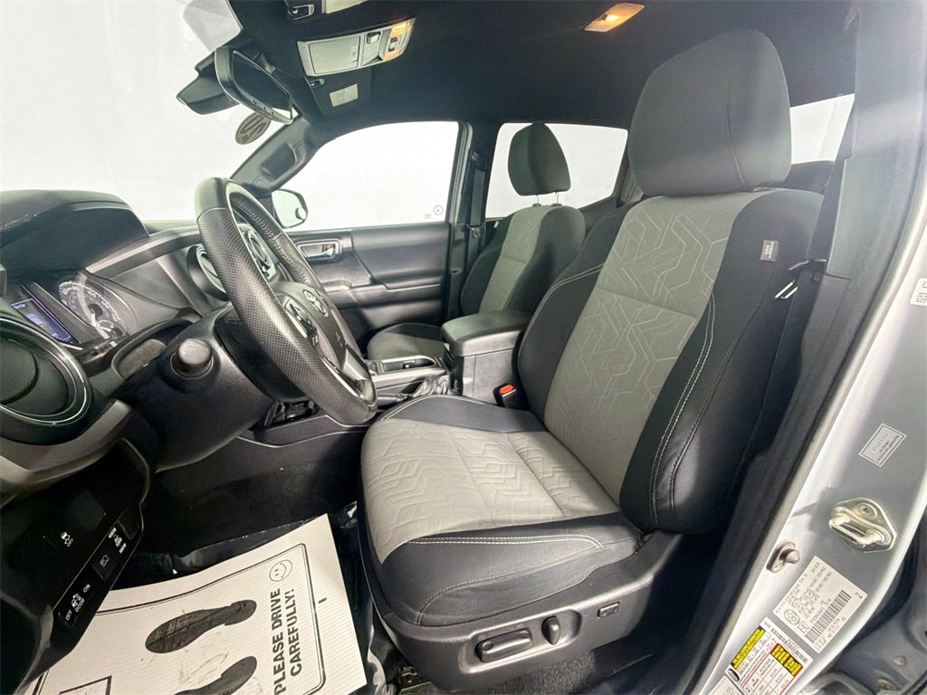 Used 2020 Toyota Tacoma TRD Sport image 19