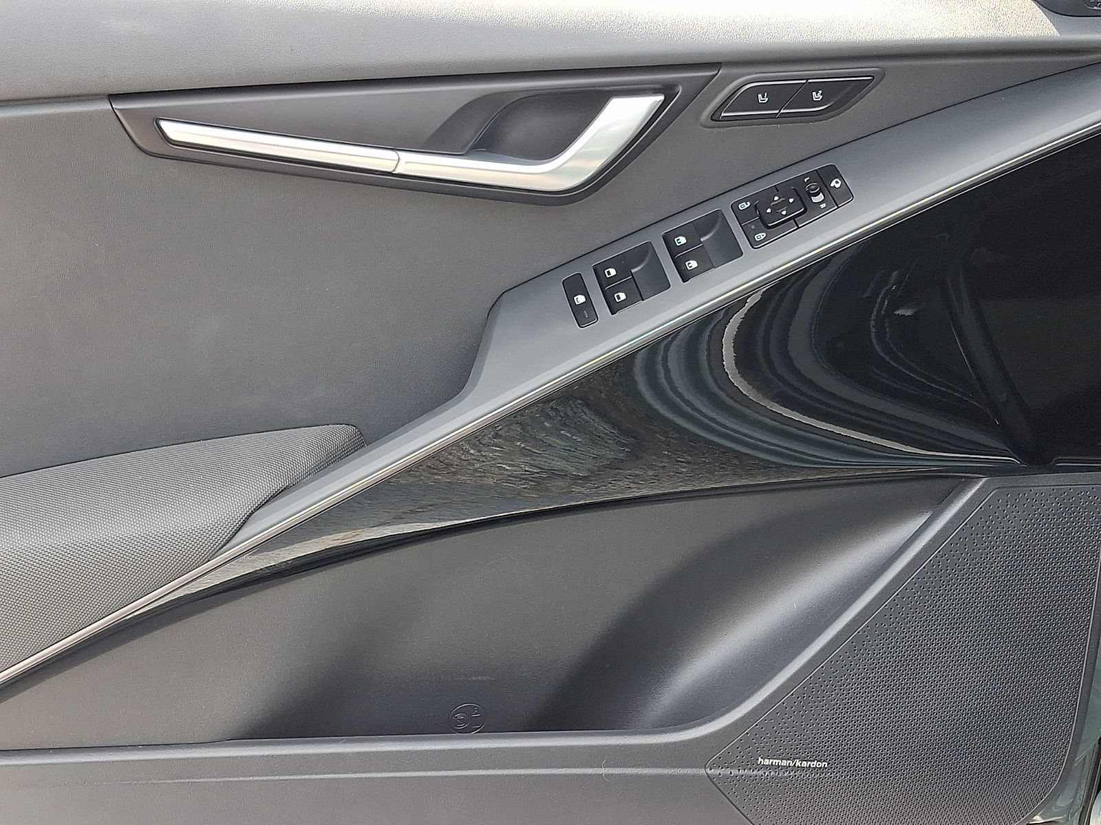 Used 2023 Kia Niro SX Touring FWD image 12