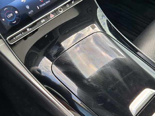 Used 2025 Mercedes-Benz GLC 300 4MATIC image 18