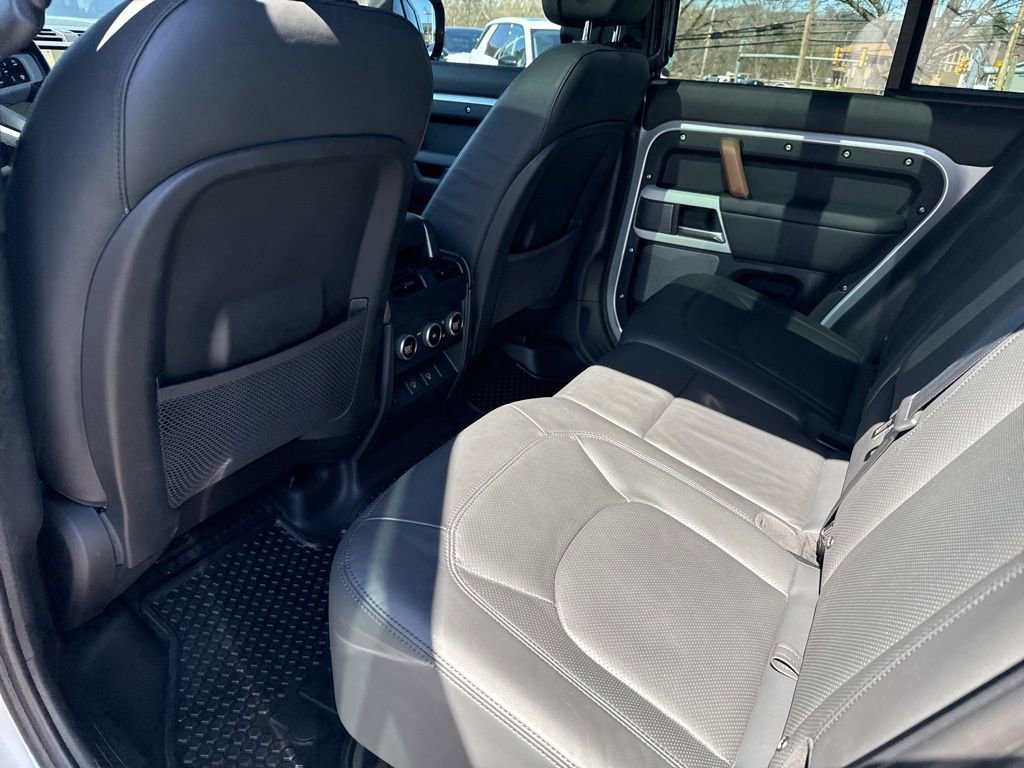 Used 2024 Land Rover Defender 110 SE image 10