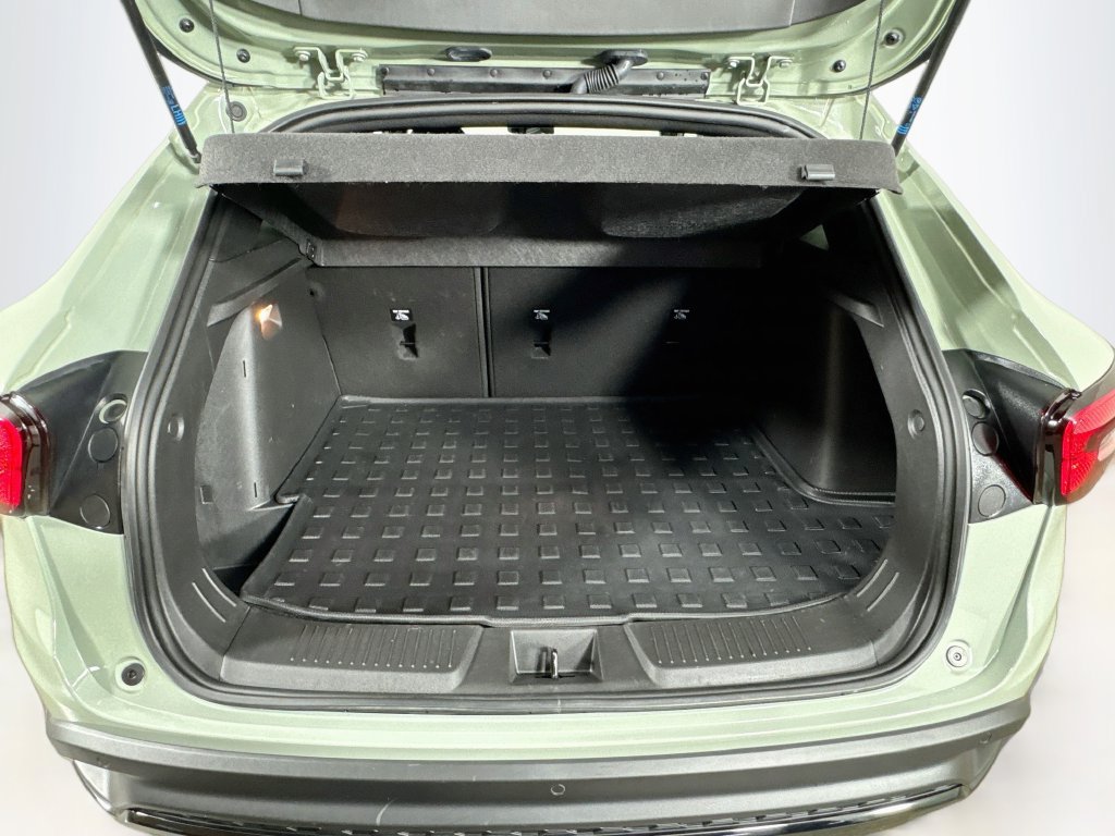Used 2024 Chevrolet Trax RS w/ Sunroof Package FWD image 31