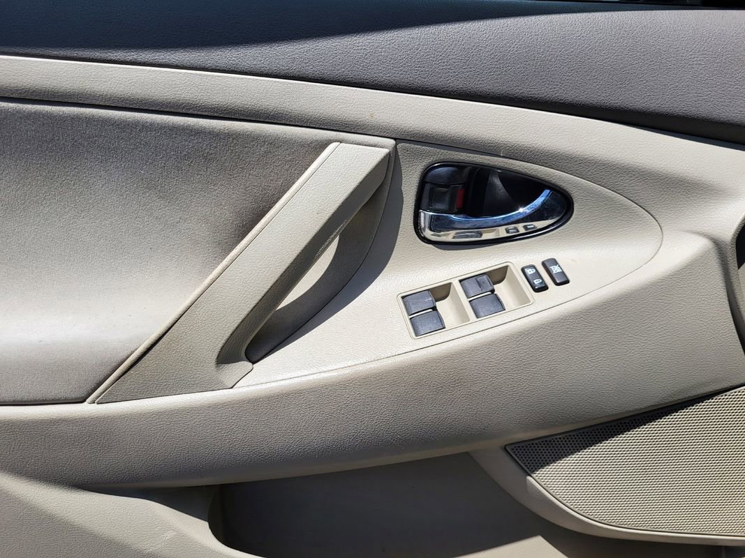 Used 2010 Toyota Camry LE FWD image 24