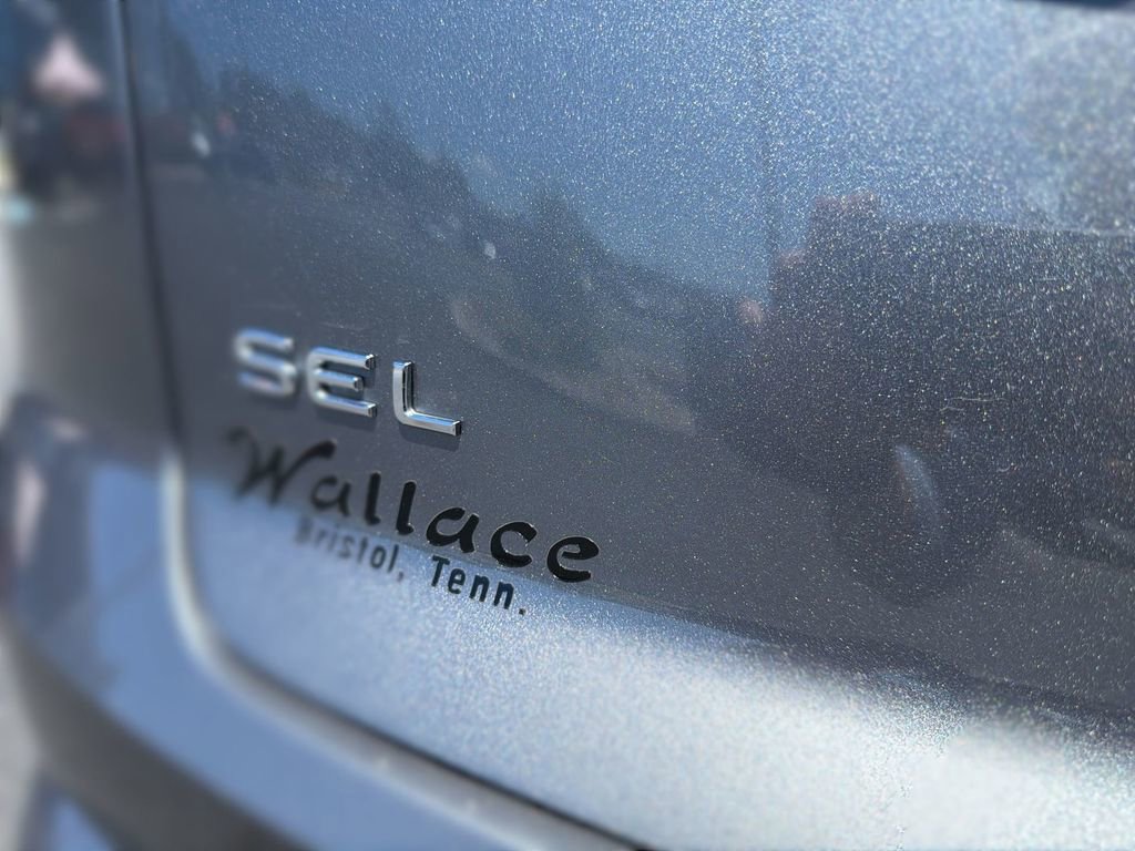 Certified 2024 Volkswagen Atlas Cross Sport SEL R-Line AWD/4WD image 6