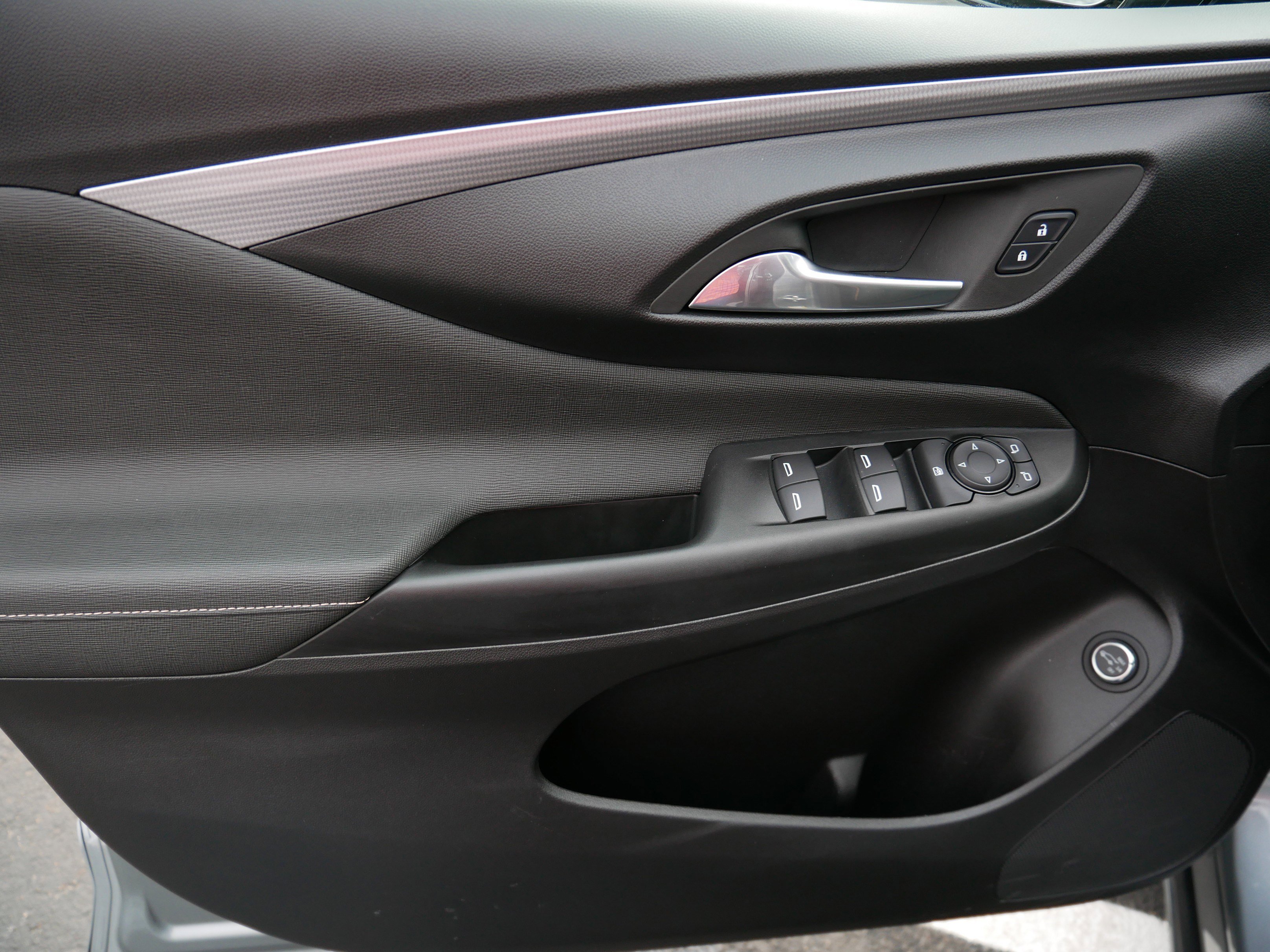 Used 2025 Buick Envista Avenir image 30