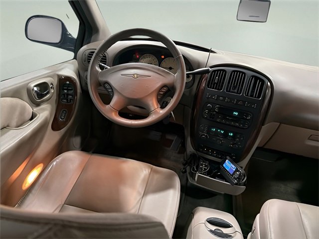 Used 2003 Chrysler Town & Country Limited image 23