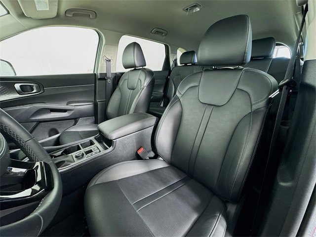 Used 2025 Kia Sorento S image 11