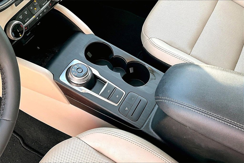 Used 2022 Ford Escape SEL w/ Technology Package image 15