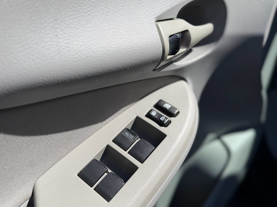 Used 2012 Toyota Corolla L FWD image 14