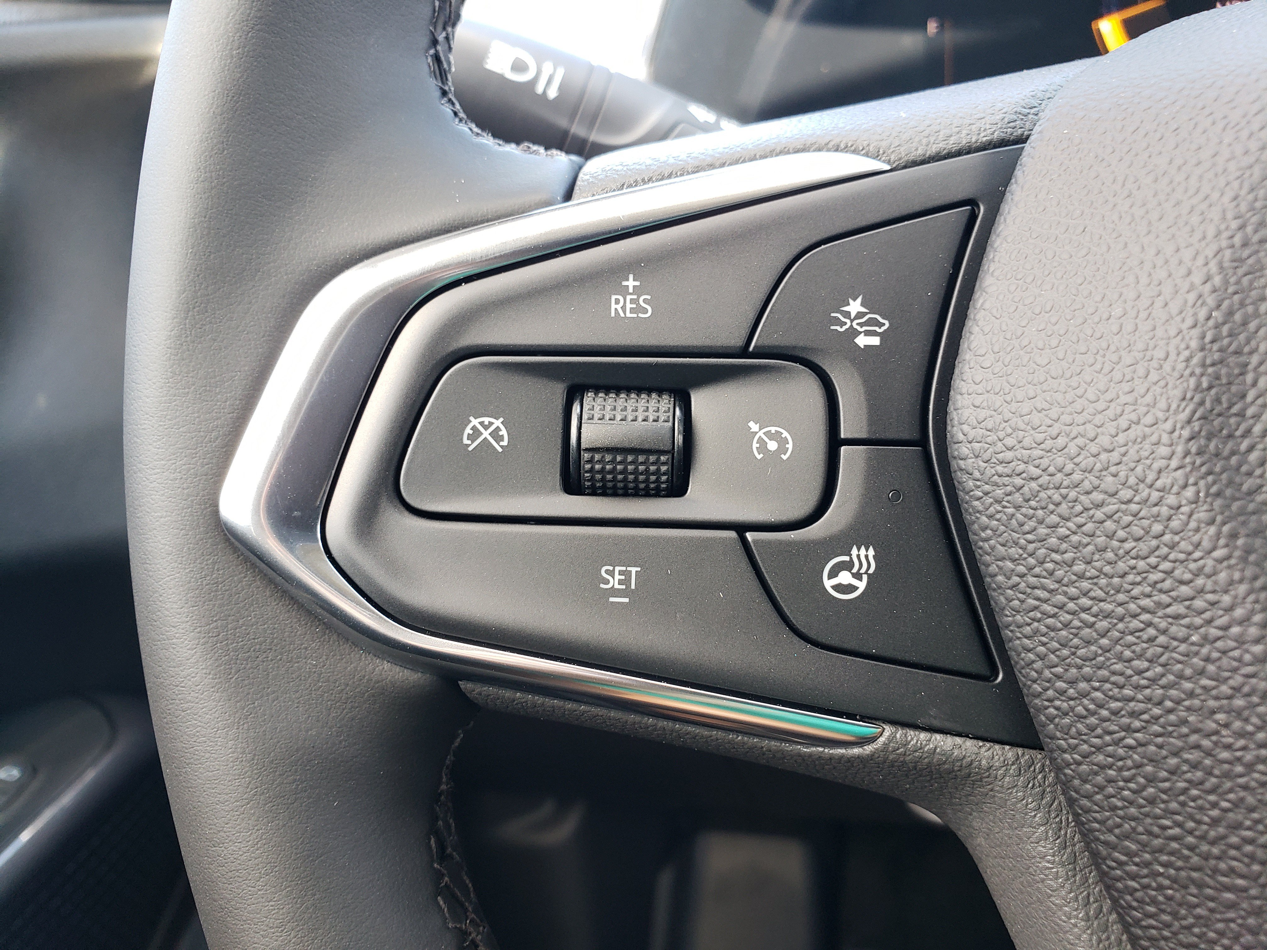 New 2026 Chevrolet Trax ACTIV w/ Sunroof Package FWD image 18
