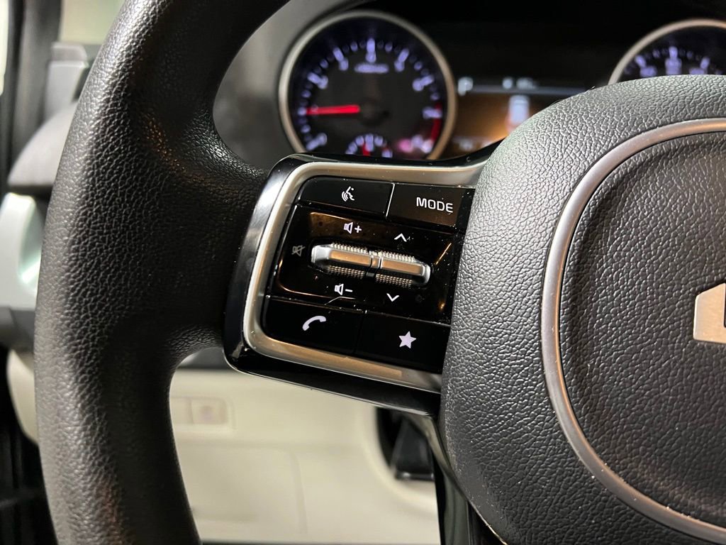 Used 2023 Kia Carnival LX image 22