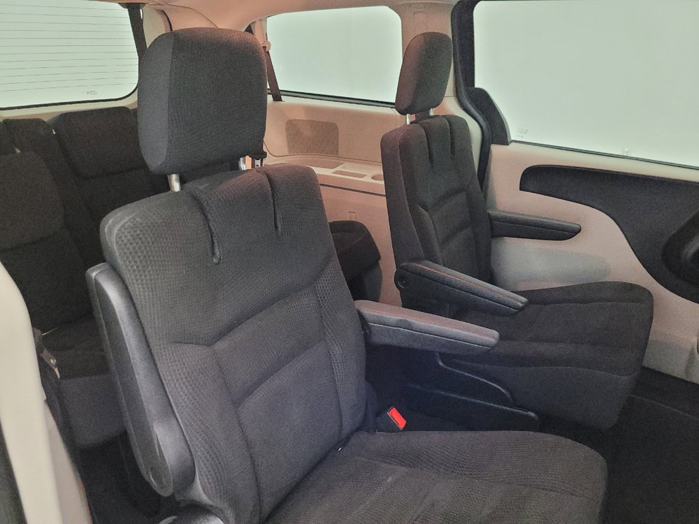 Used 2019 Dodge Grand Caravan SE FWD image 19