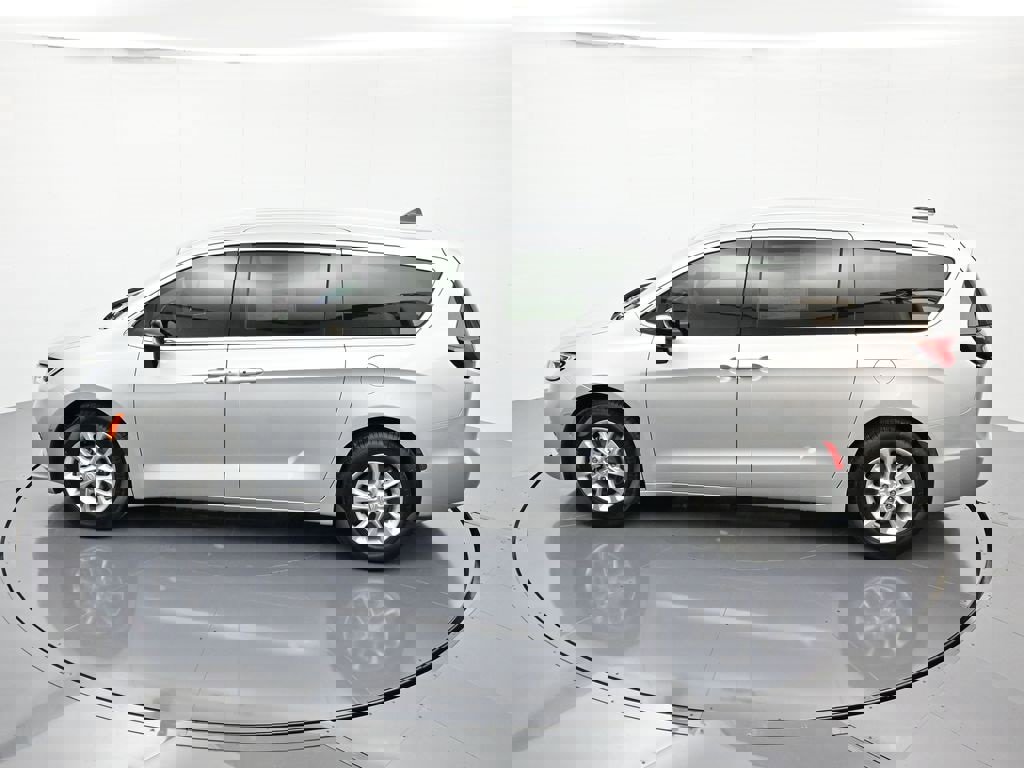 New 2026 Chrysler Pacifica Select image 36