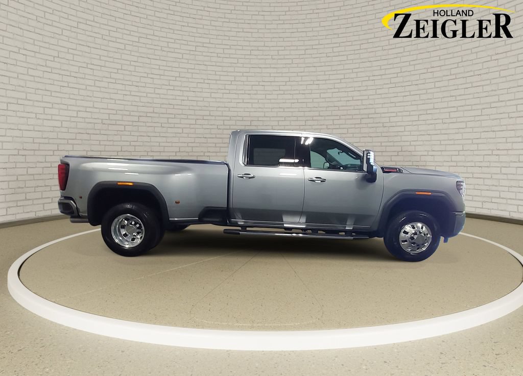 Used 2025 GMC Sierra 3500 Denali w/ Denali Reserve Package AWD/4WD image 4