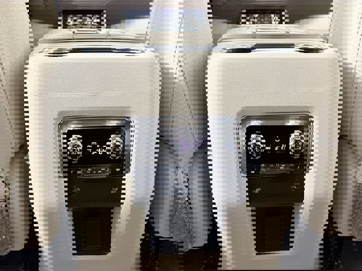 Used 2021 GMC Yukon Denali w/ Denali Premium Package image 33