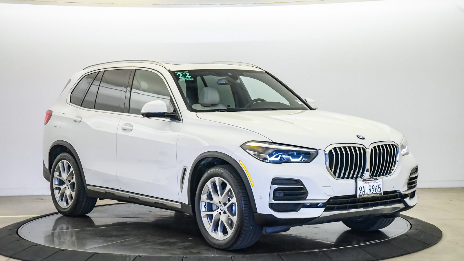 Certified 2022 BMW X5 sDrive40i w/ Premium Package RWD image 5