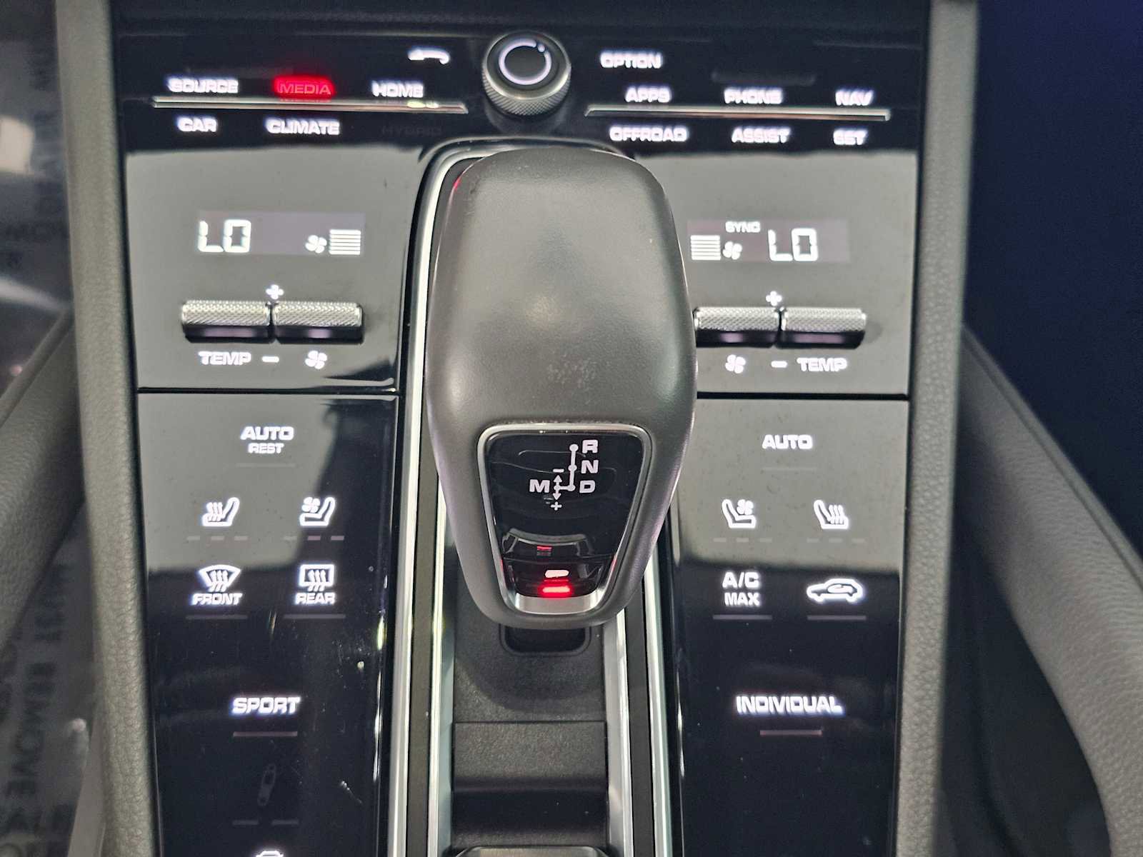 Used 2020 Porsche Cayenne image 30