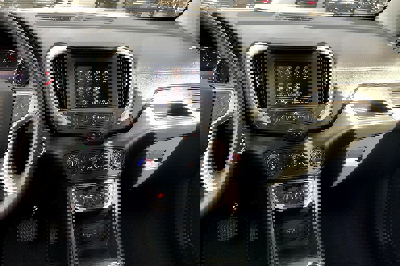 Certified 2022 GMC Terrain SLE w/ Driver Convenience Package image 5