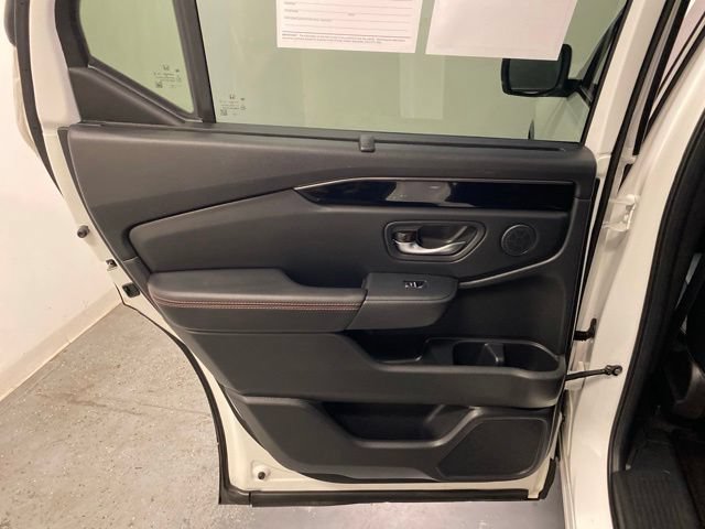 Used 2025 Honda Pilot TrailSport image 23