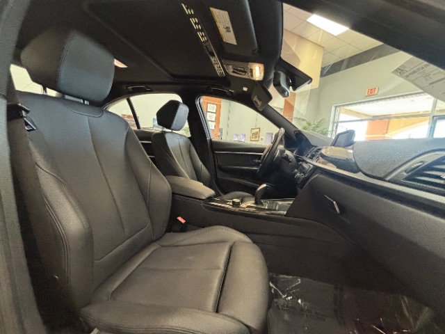 Used 2018 BMW 330i Sedan RWD image 10