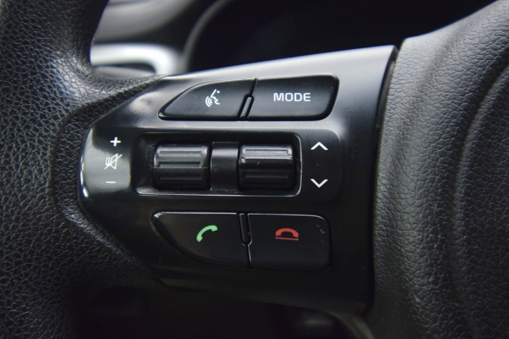 Used 2016 Kia Sorento LX image 28