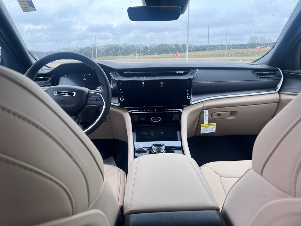 New 2026 Jeep Grand Cherokee Limited w/ Trailer Tow Package AWD/4WD image 19