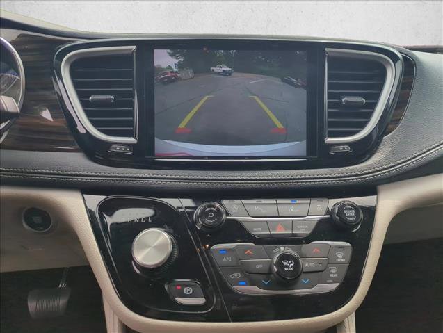 Used 2023 Chrysler Pacifica Limited image 17