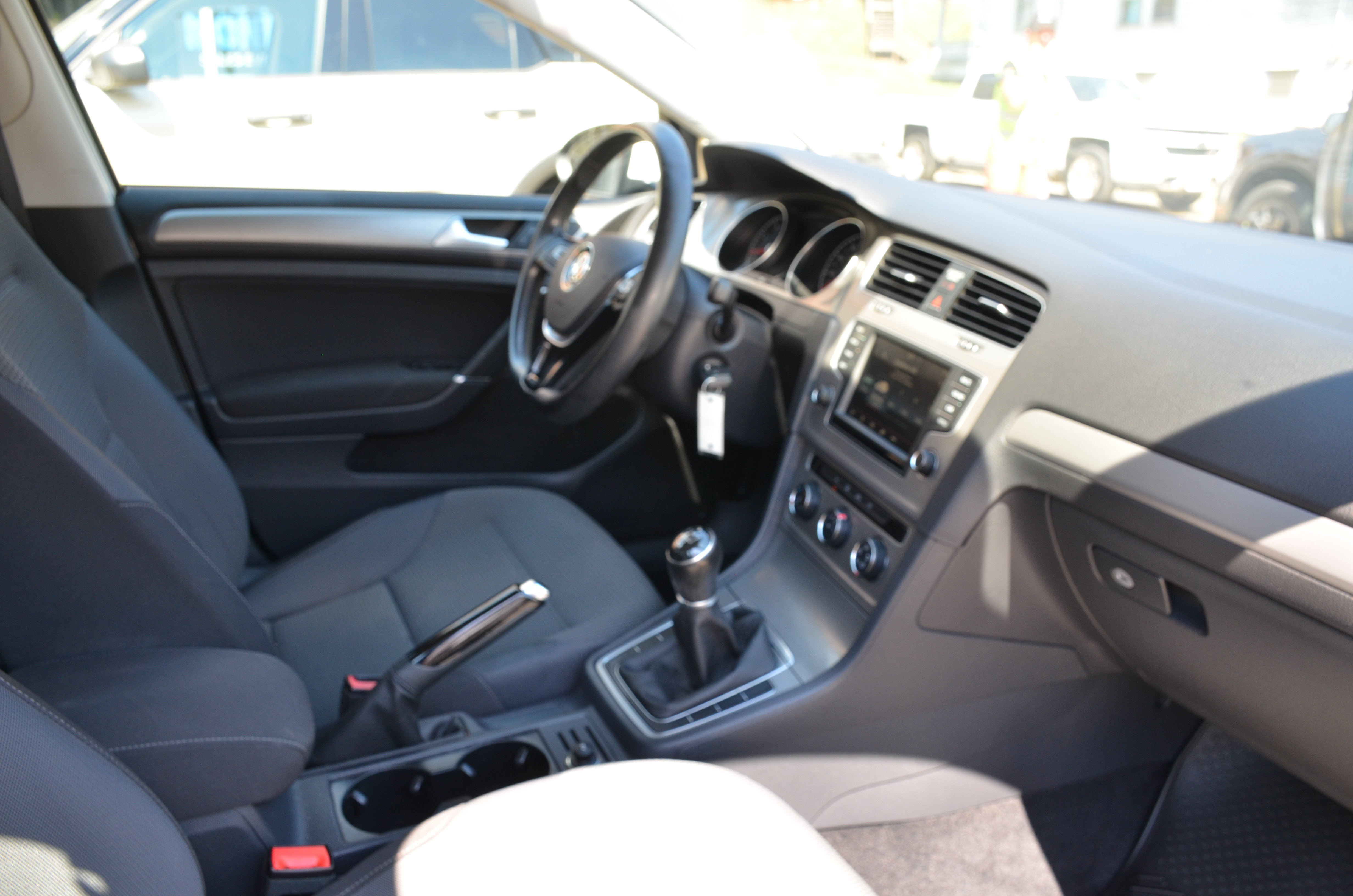 Used 2016 Volkswagen Golf S FWD image 21