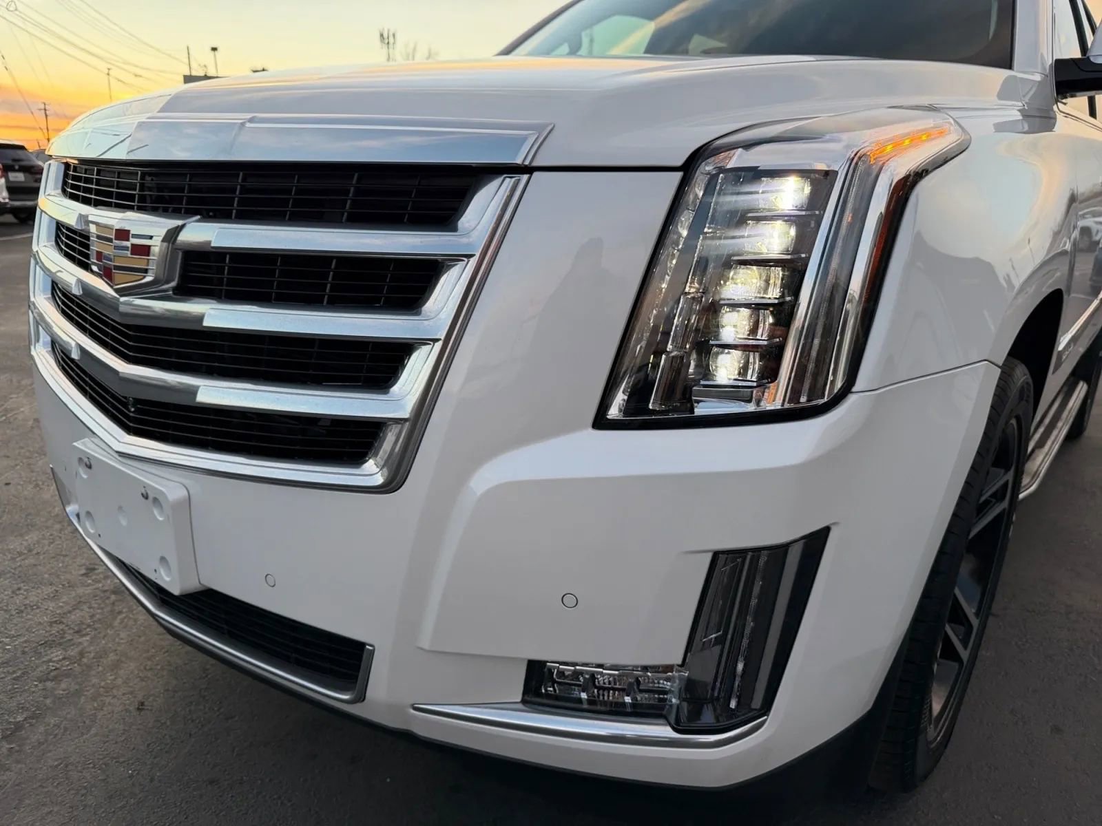 Used 2016 Cadillac Escalade Luxury image 30