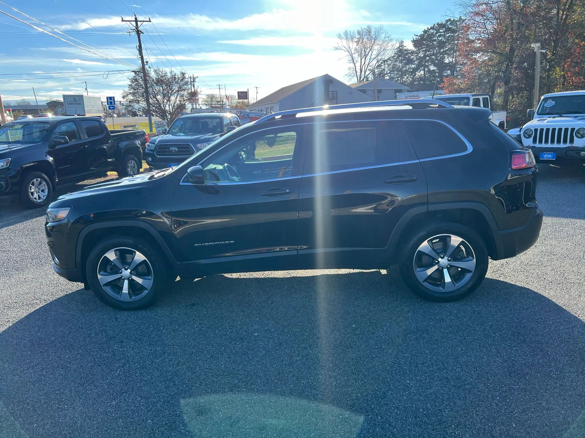 Used 2019 Jeep Cherokee Limited image 8