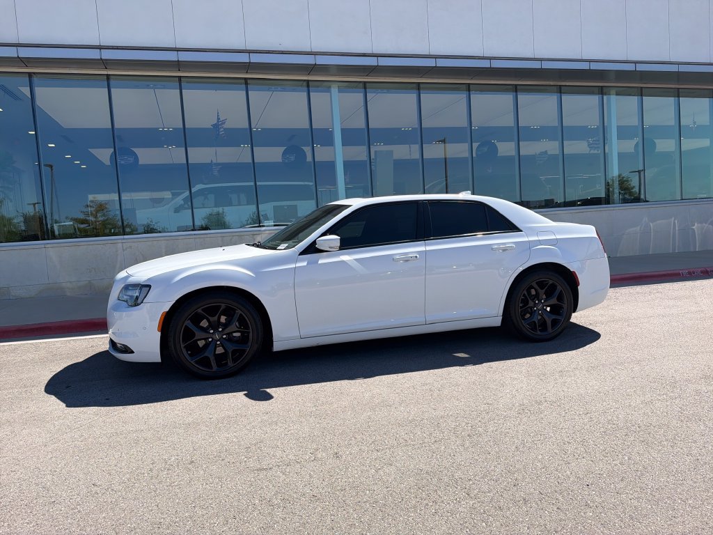 Used 2022 Chrysler 300 S RWD image 4
