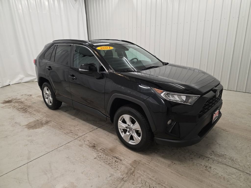 Used 2021 Toyota RAV4 XLE image 7
