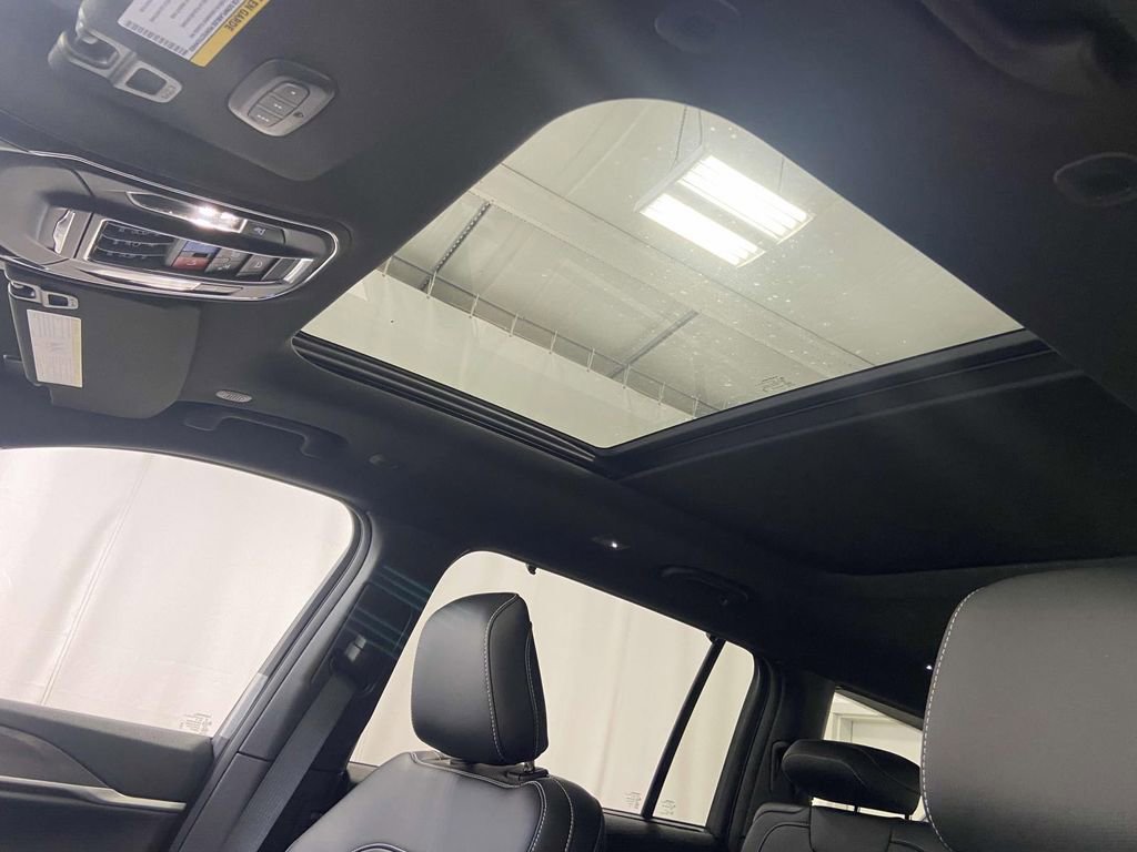 New 2025 Jeep Grand Cherokee L Limited w/ Luxury Tech Group II image 20