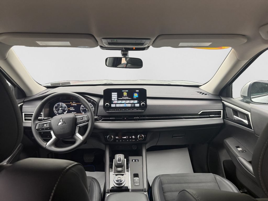 Used 2024 Mitsubishi Outlander 4WD Plug-In Hybrid image 16